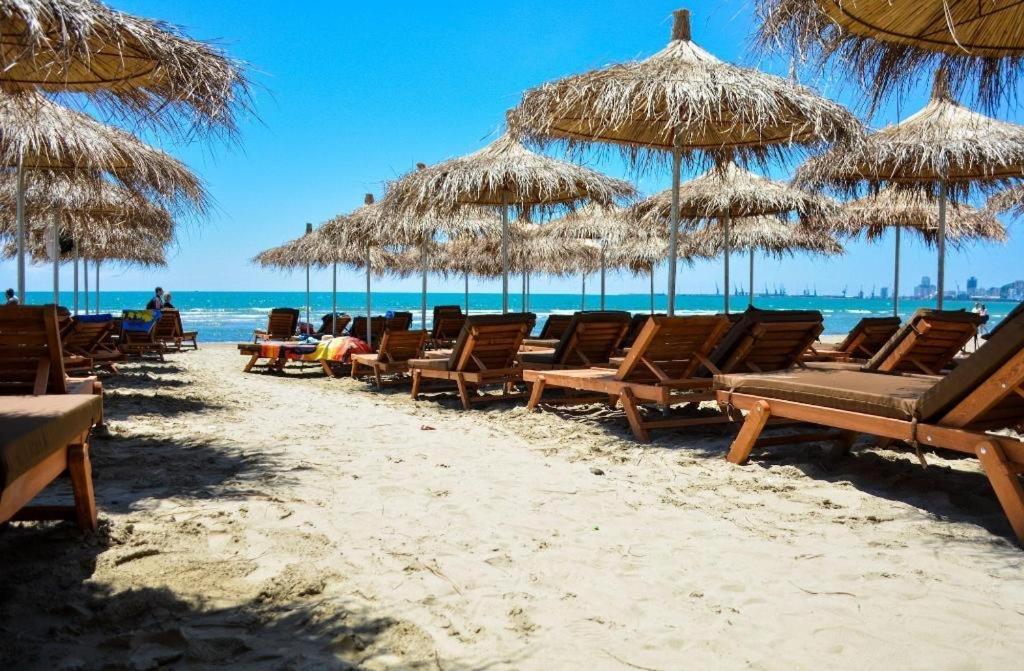 Luxurious Dreamy Seaside Apartment Дуррес Екстер'єр фото